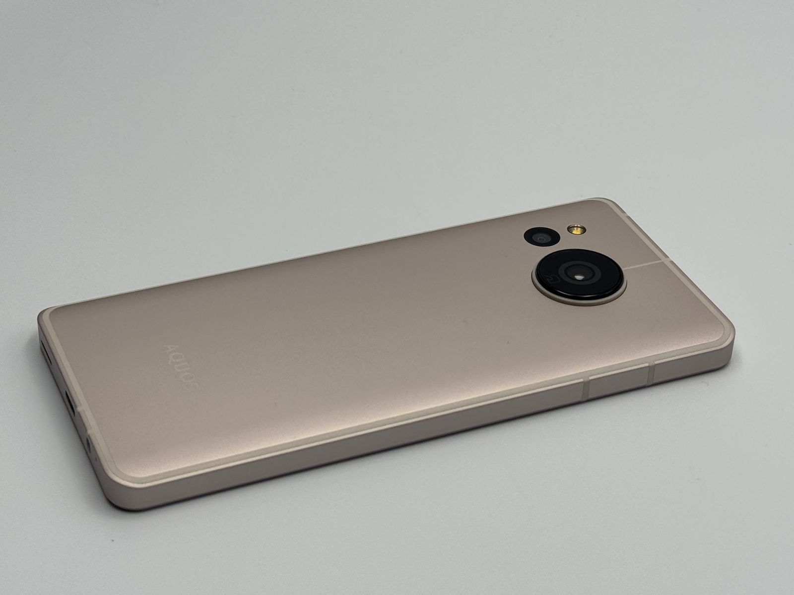 美品 AQUOS sense8 SHG11 ライトカッパー SIMフリー シャープ 【訳あり】AQUOS sense8 SHG11 ライトカッパー SIMフリー 白