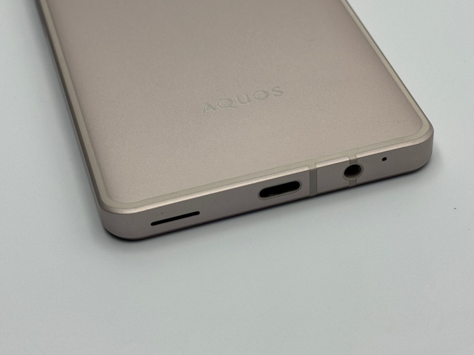 シャープ 【訳あり】AQUOS sense8 SHG11 ライトカッパー SIMフリー 白