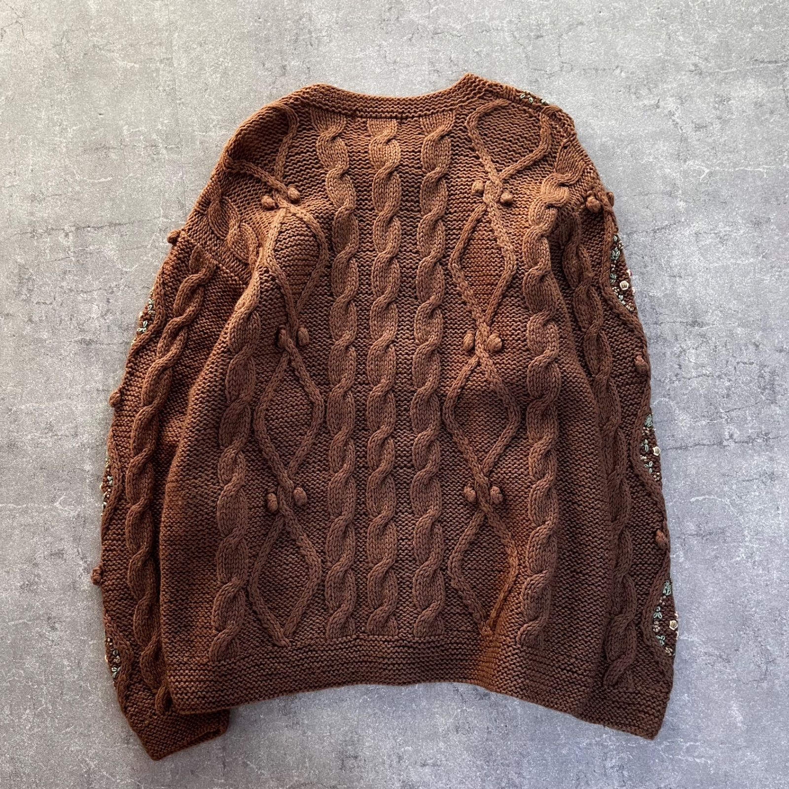 昭和レトロ ブラウン系フラワー刺繍ダイヤ柄 ケーブル編みニット 