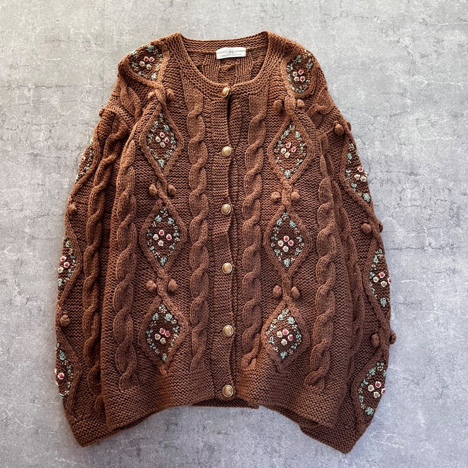 昭和レトロ ブラウン系フラワー刺繍ダイヤ柄 ケーブル編みニット 