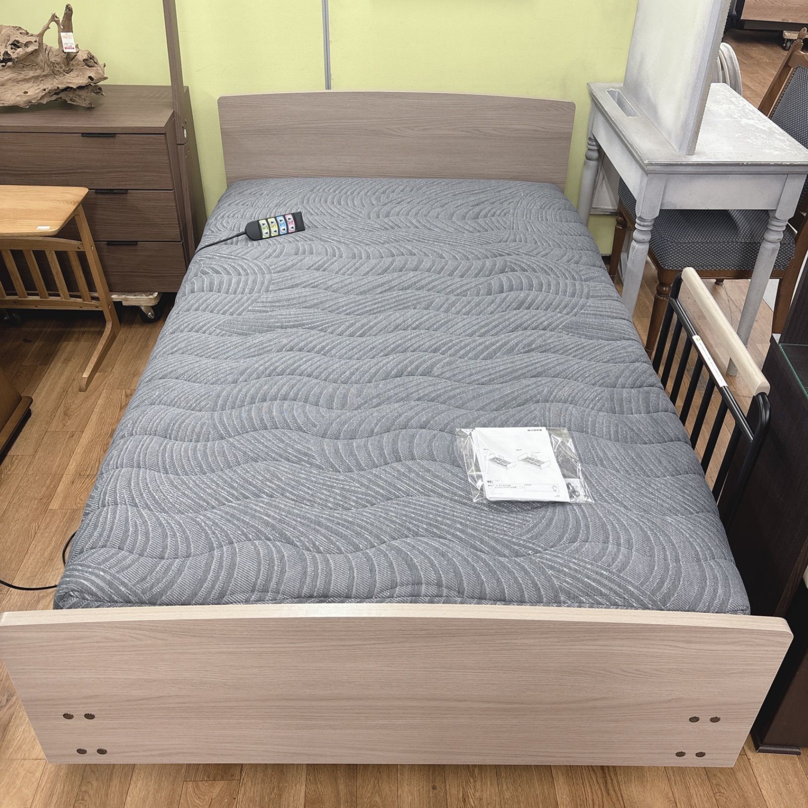 I616  名古屋市近郊配送設置無料！ NITORI 電動セミダブルベッド 3モーター ライズ3 3M-F GY  クリーニング済