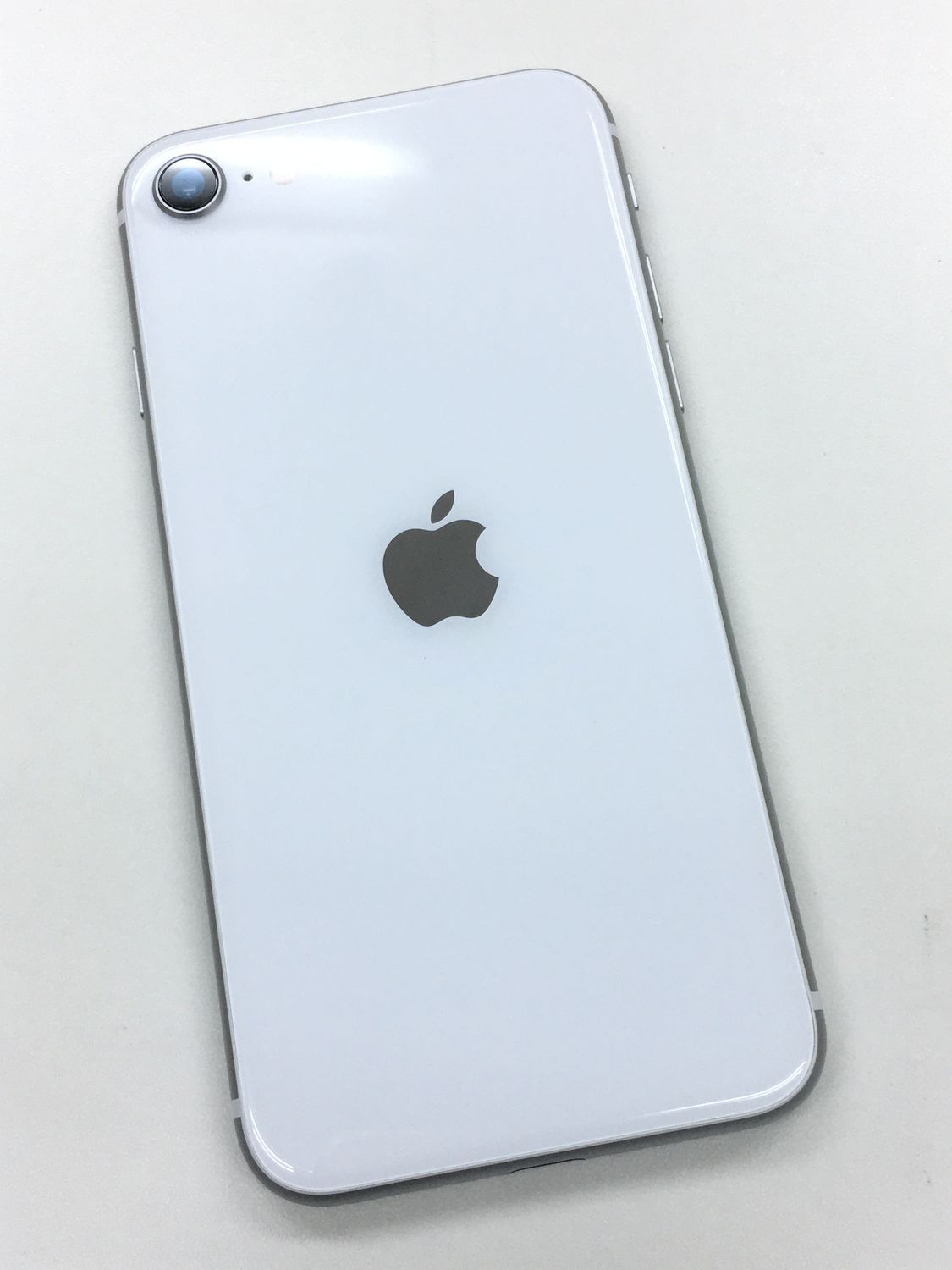 電池100%SIMフリー iPhone SE(第2世代) 64GB ホワイト - メルカリ
