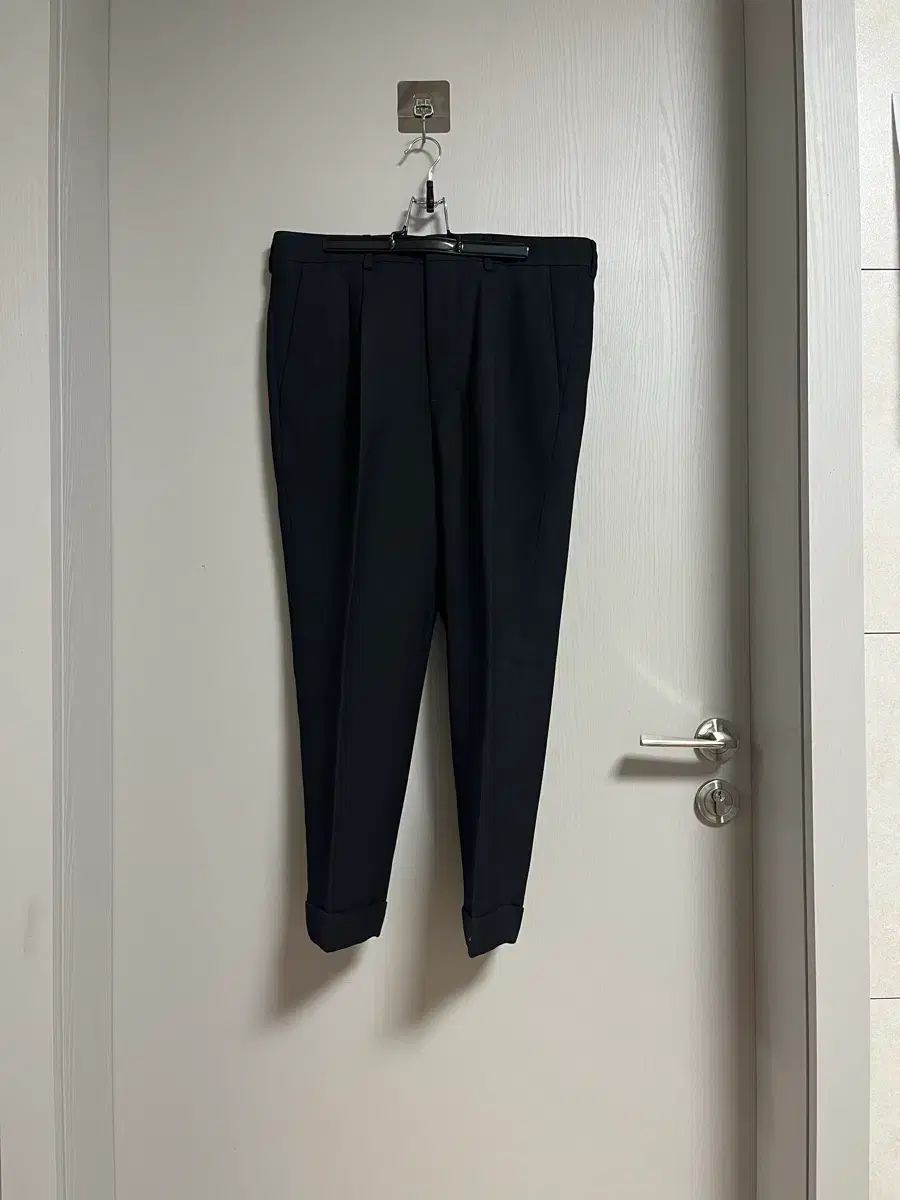 40/32 アミ バージンウール キャロッツ フィット ブラック スラックス 32