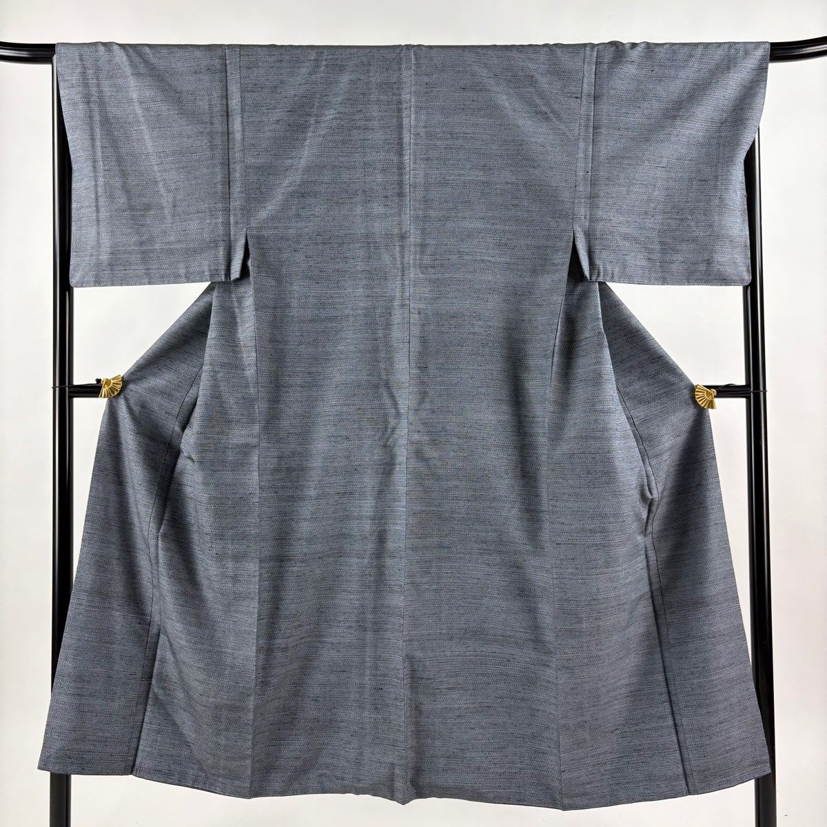 【美品】 男着物 身丈146cm 裄丈67.5cm M 袷 アンサンブル 塩沢紬 証紙 亀甲 灰色 正絹 逸品 【中古】