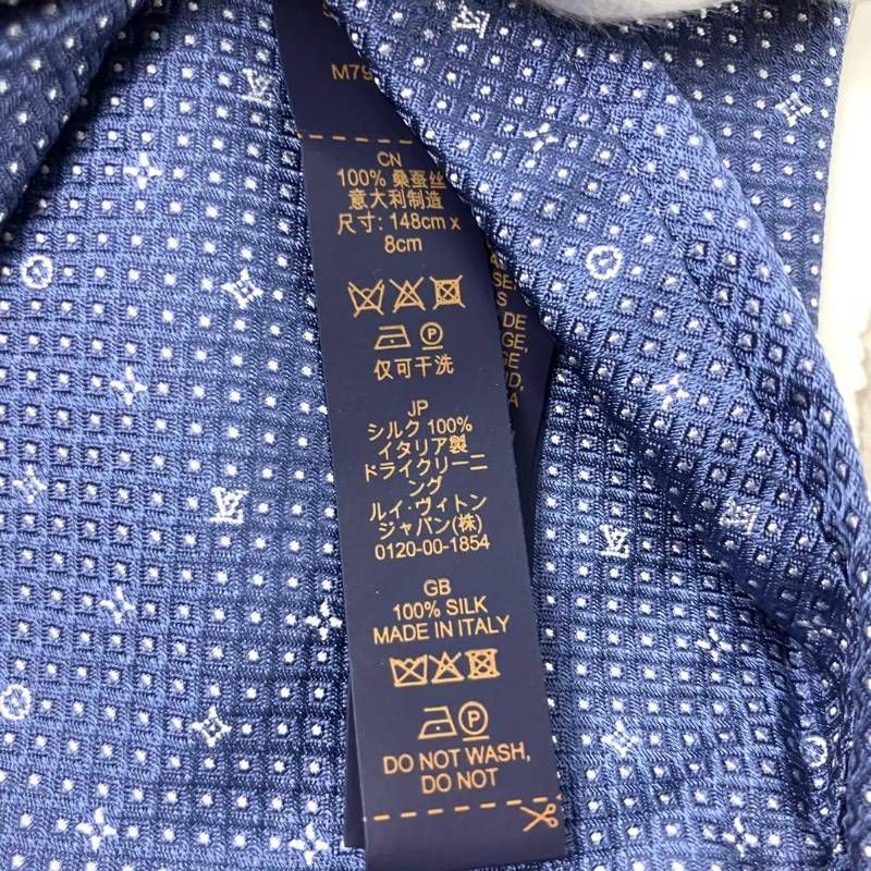 未使用に近い 現行モデル LOUIS VUITTON ルイヴィトン ネクタイ