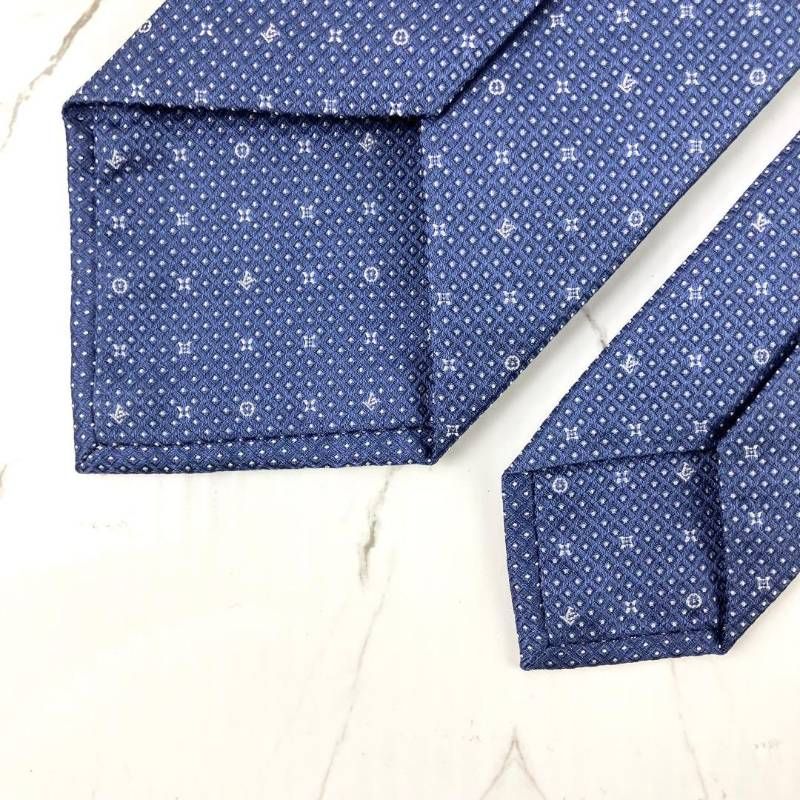 未使用に近い 現行モデル LOUIS VUITTON ルイヴィトン ネクタイ