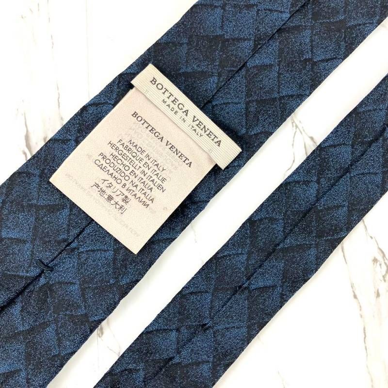 美品　ボッテガヴェネタ　ネクタイ　青紺　各紙柄　シルクジャガード 美品 BOTTEGA VENETA ボッテガヴェネタ ネクタイ イントレチャート