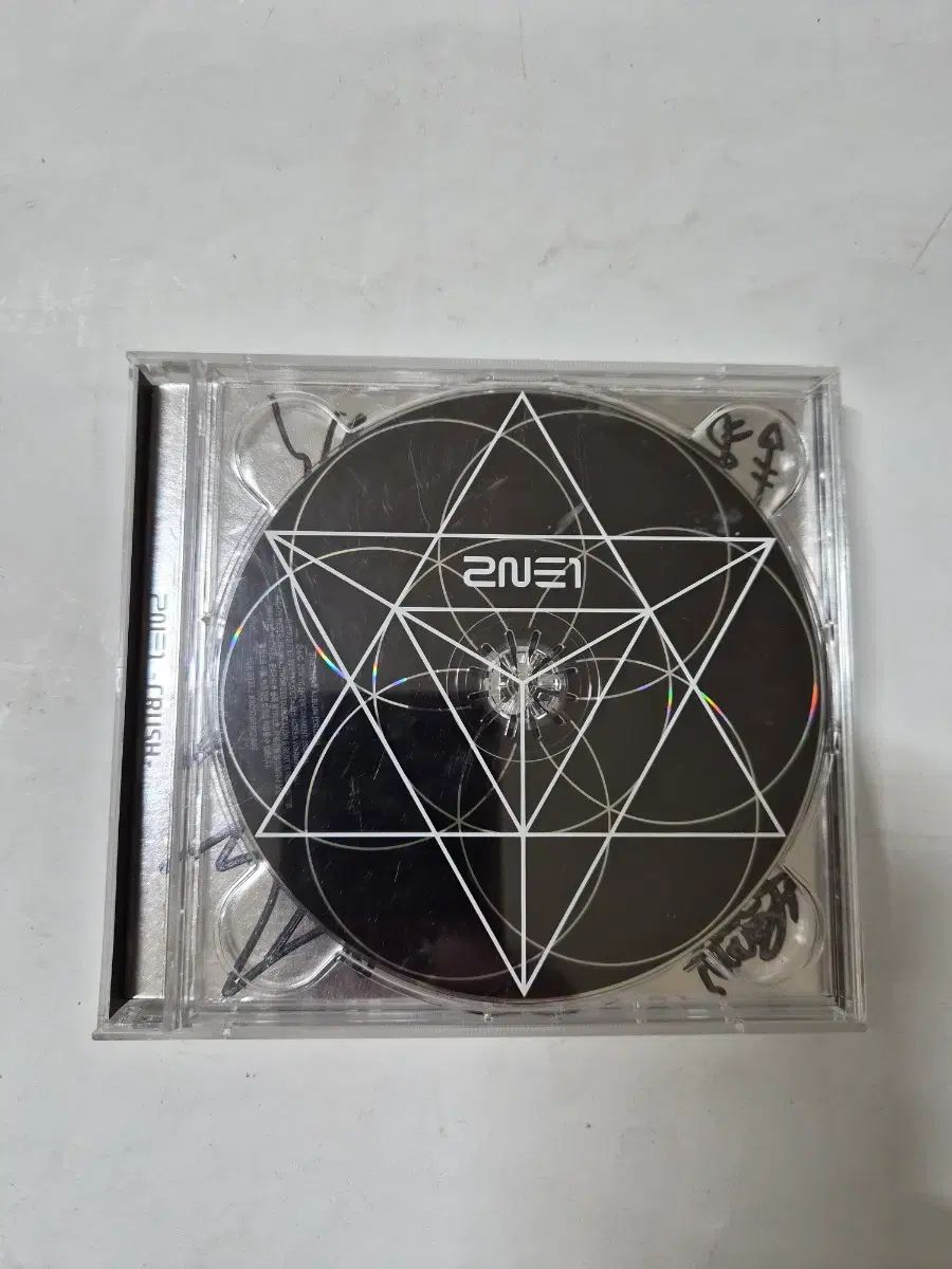 2NE1 Crush アルバム サイン CD 限定版 限定盤 期間限定 【公式通販】