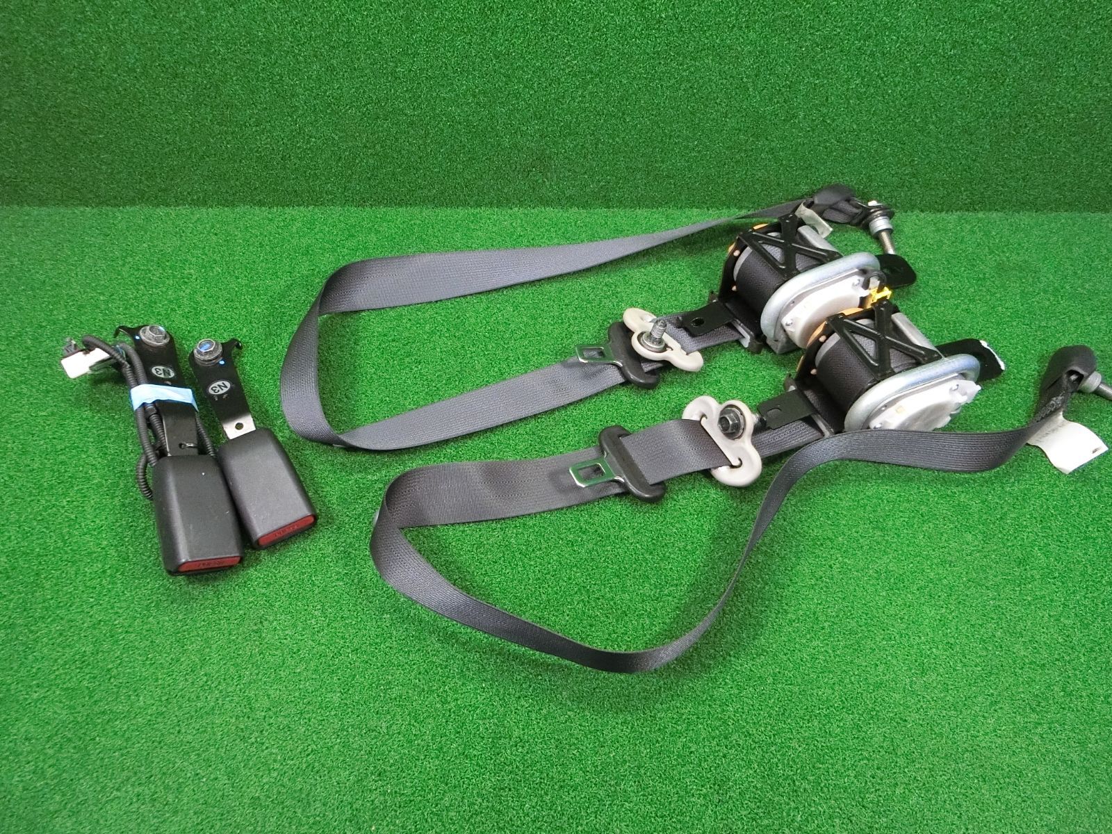 [13870] 送料無料 ホンダ ステップワゴン スパーダ RK5 フロント シートベルト 左右セット キャッチ TK-AH3-J1432 TK-AH3-J1435
