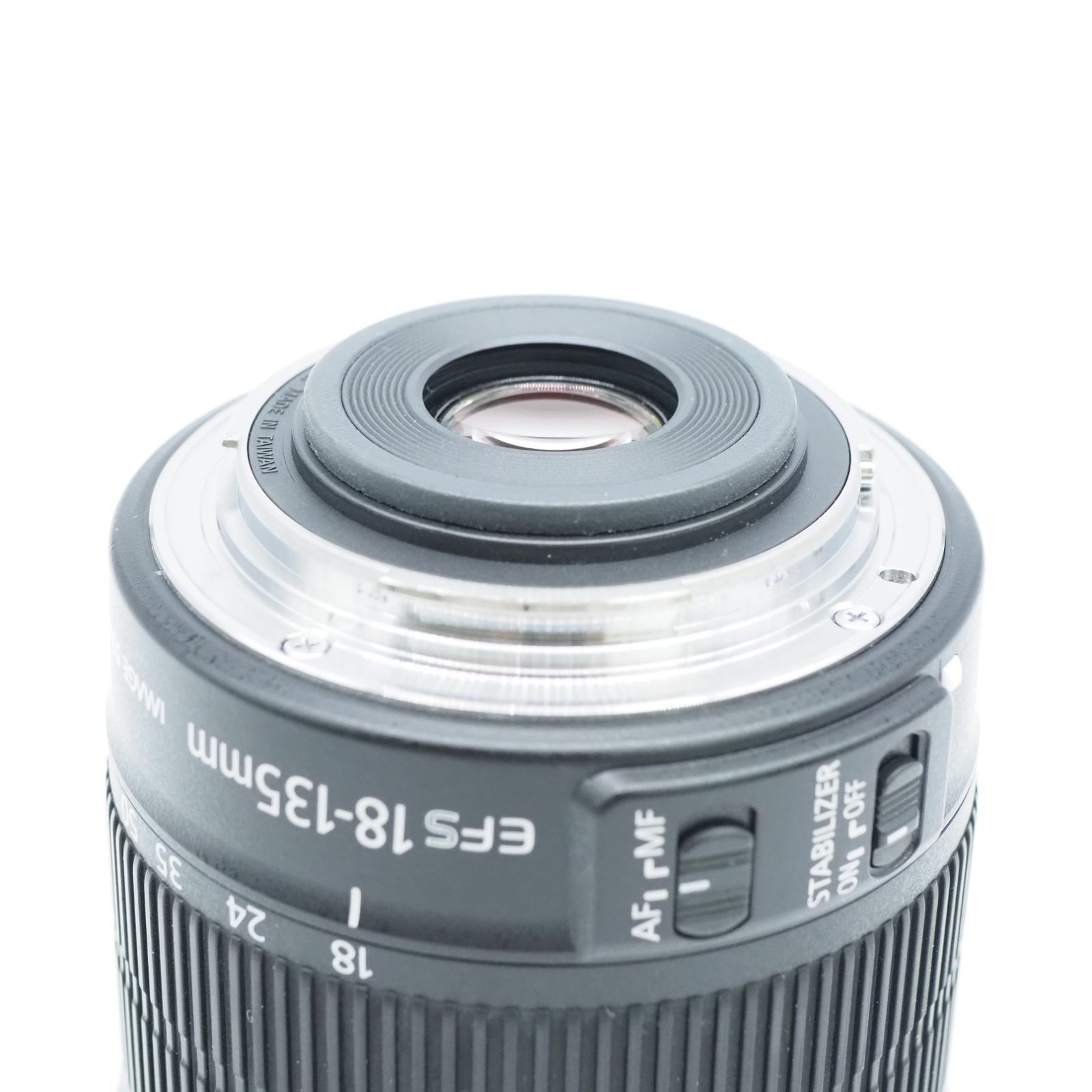 □極上品□ CANON（キヤノン） EF-S 18-135mm F3.5-5.6 IS STM