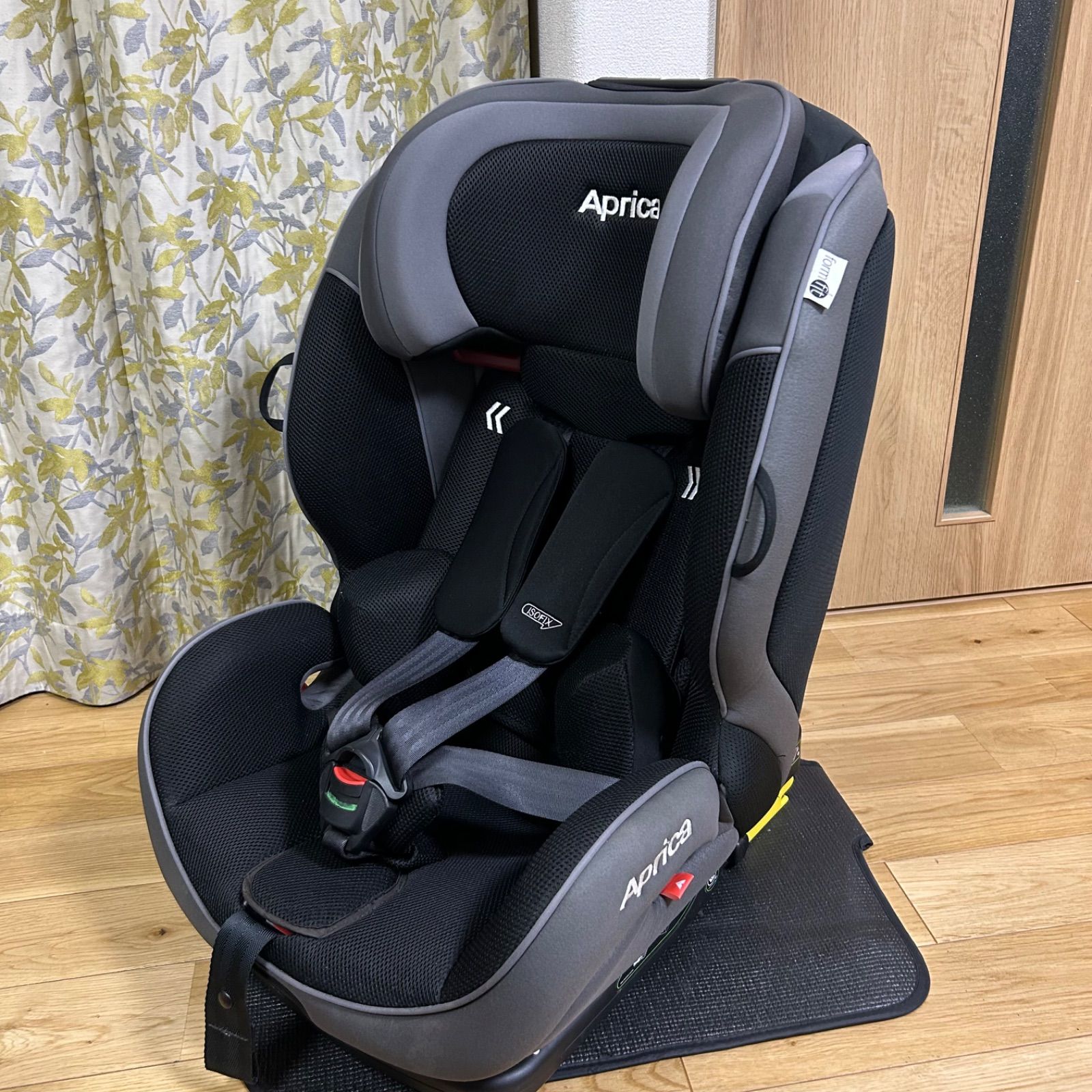 アップリカ フォームフィットAB isofix ジュニアシート - メルカリ