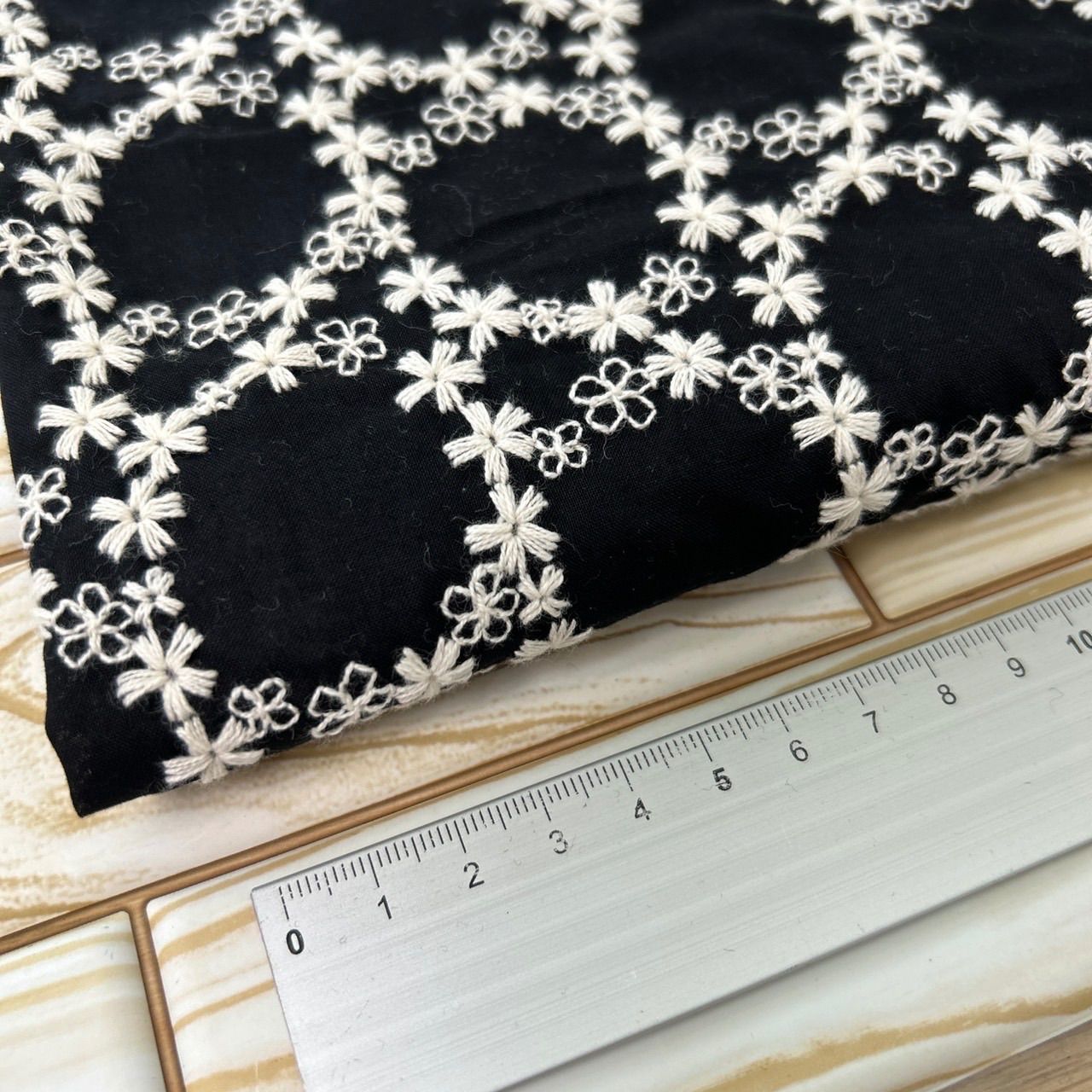 縦100cm×横95cm 刺繍生地 クロ NO，102 - メルカリ