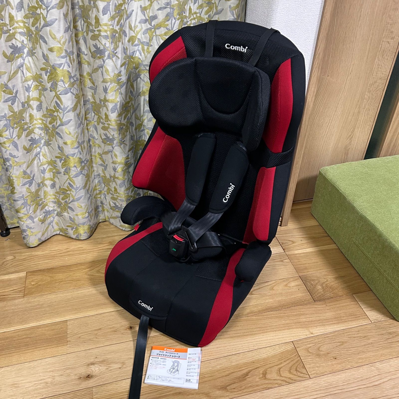 コンビ combi ジョイトリップ エアスルー GG レッド ジュニアシート Combi ジュニアシート ブラック/レッド combiジョイトリップ