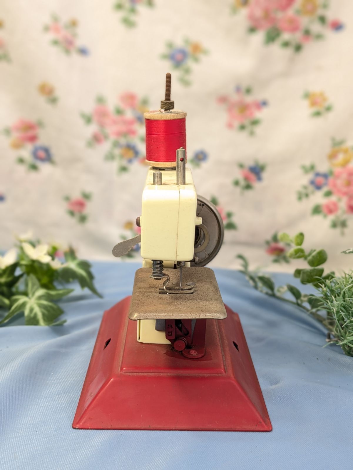 イギリス アンティーク Little Bettyトイミシン ミニミシン - メルカリ