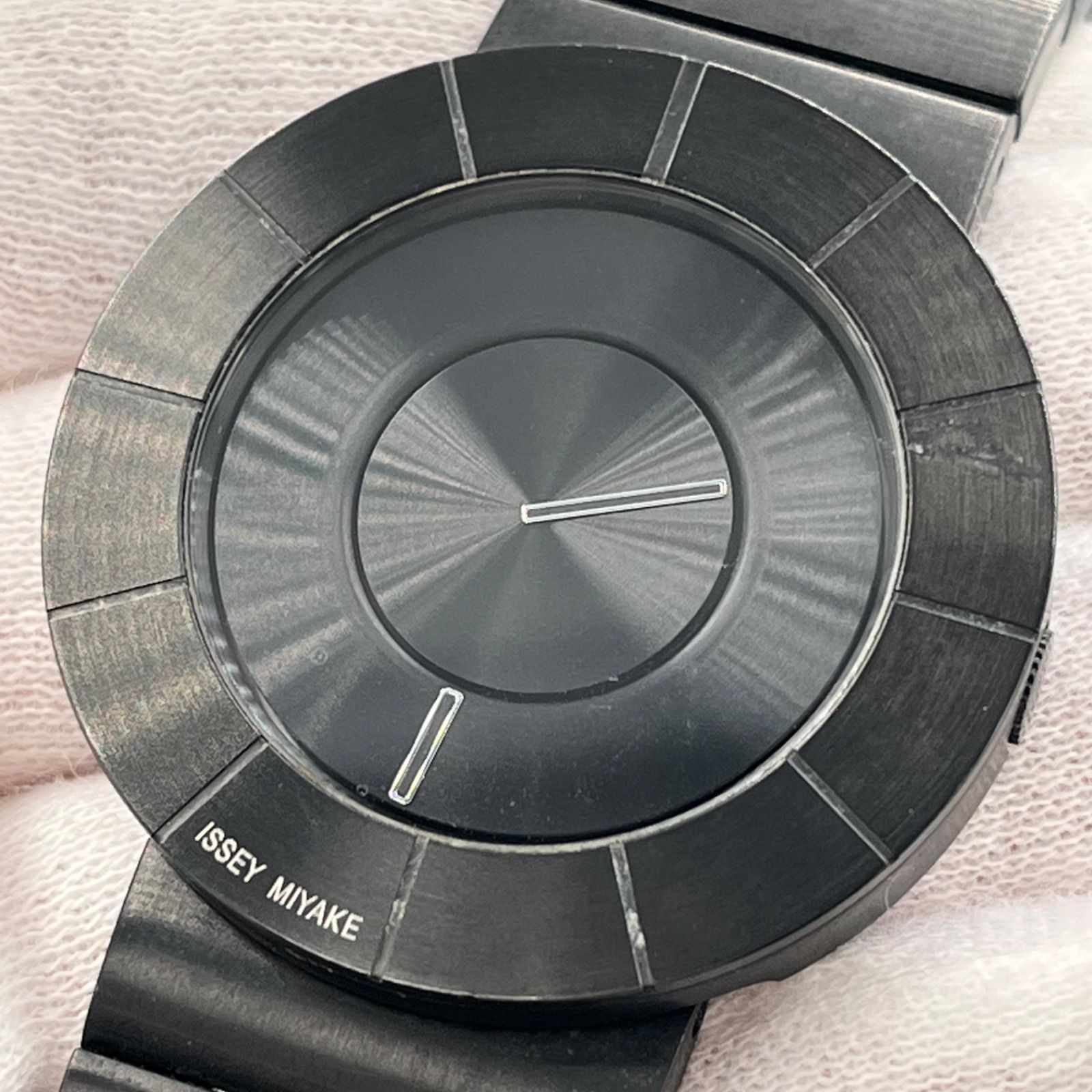 □ ISSEY MIYAKE イッセイミヤケ TO designed by 吉岡徳仁 腕時計