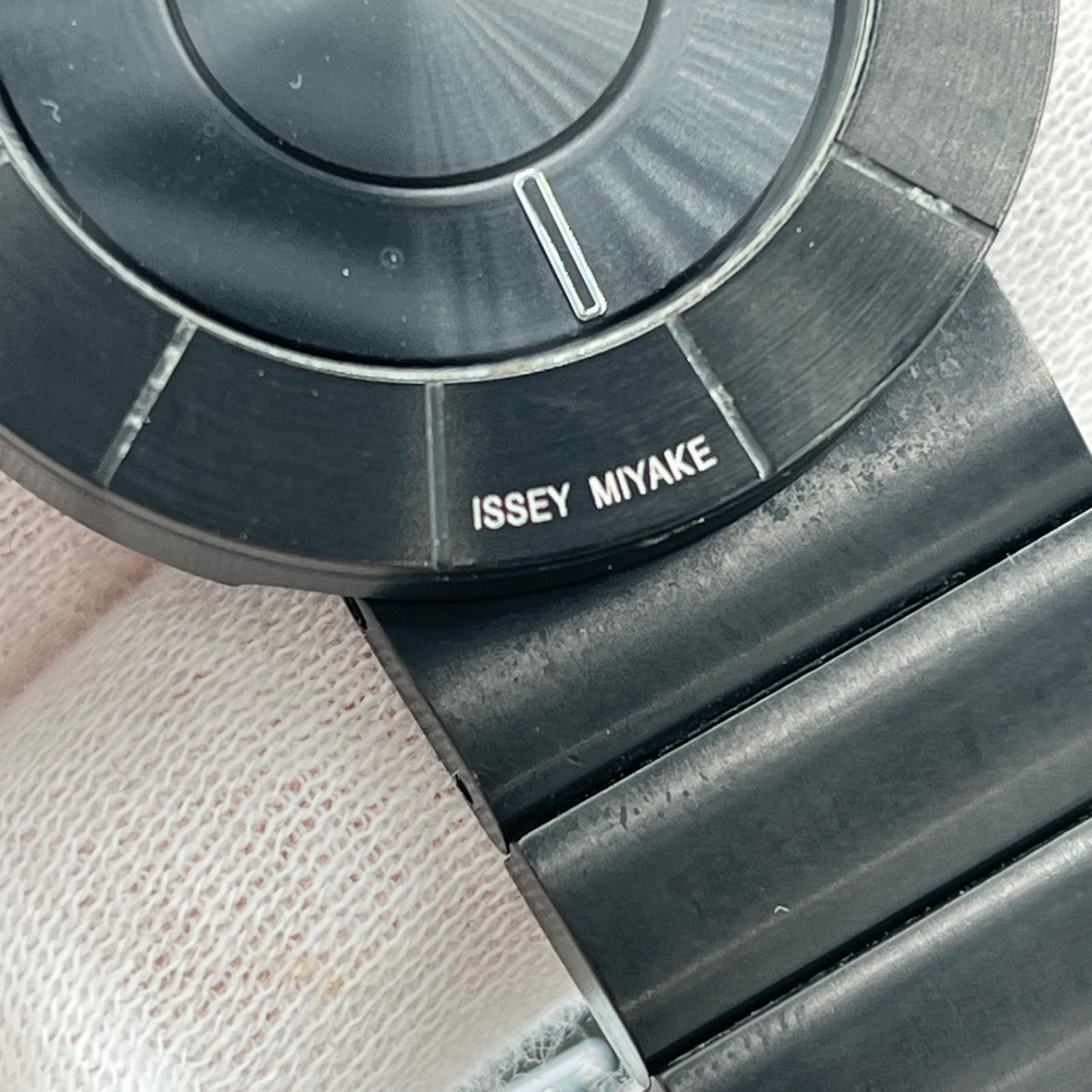□ ISSEY MIYAKE イッセイミヤケ TO designed by 吉岡徳仁 腕時計