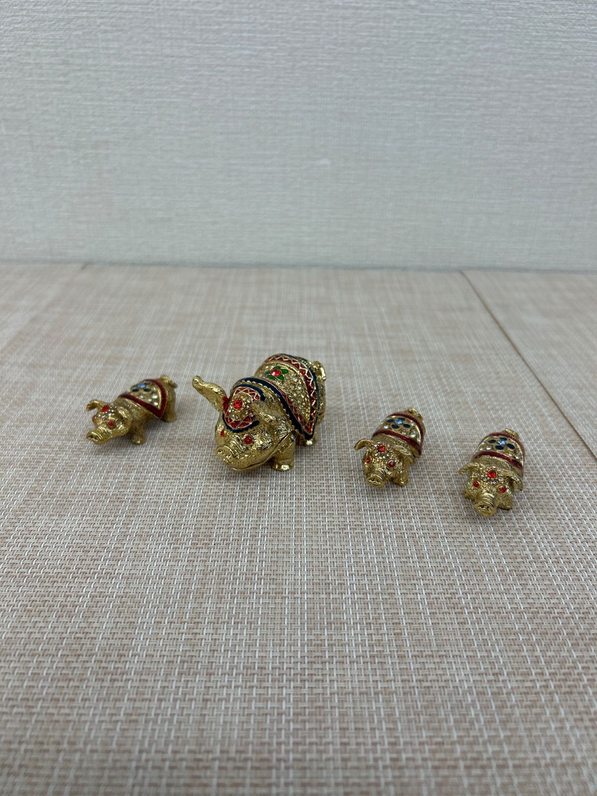 豚のジュエリーBOX置物　ラインストーン装飾