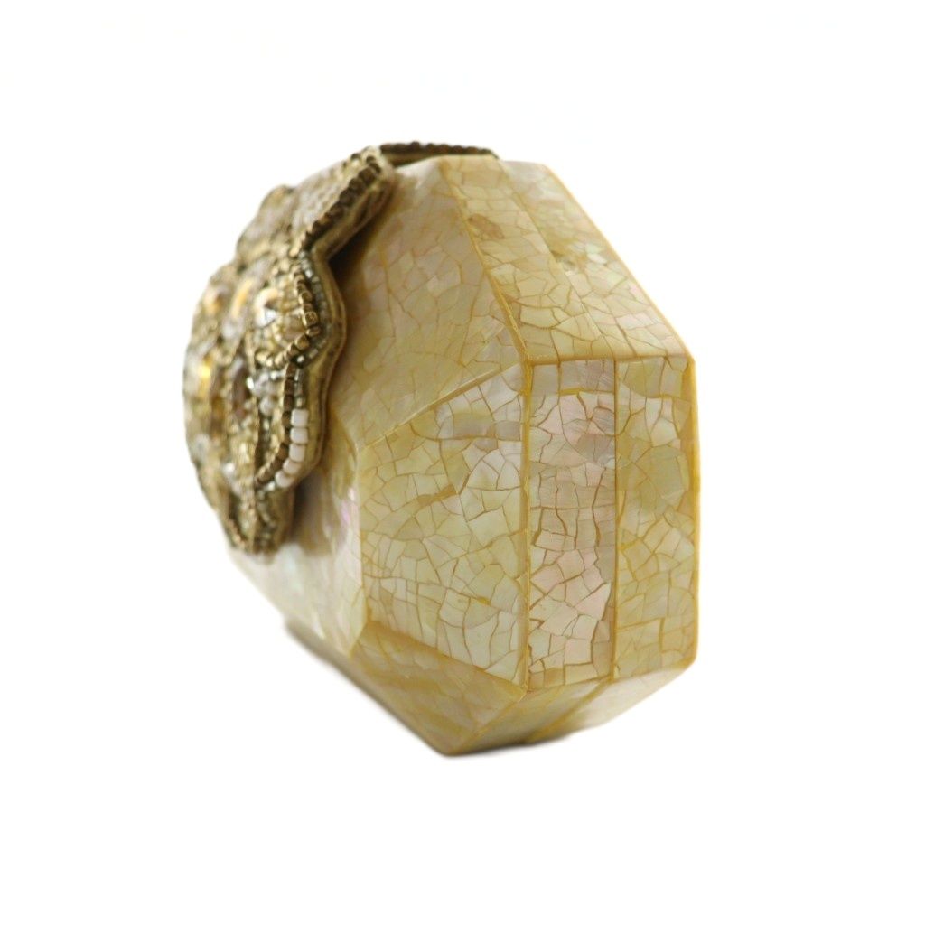 グレースコンチネンタル GRACE CONTINENTAL フラワーシェルクラッチ