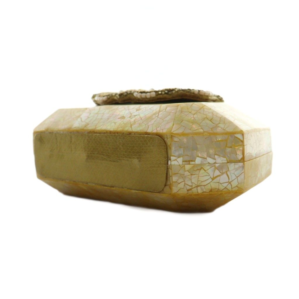 グレースコンチネンタル GRACE CONTINENTAL フラワーシェルクラッチ