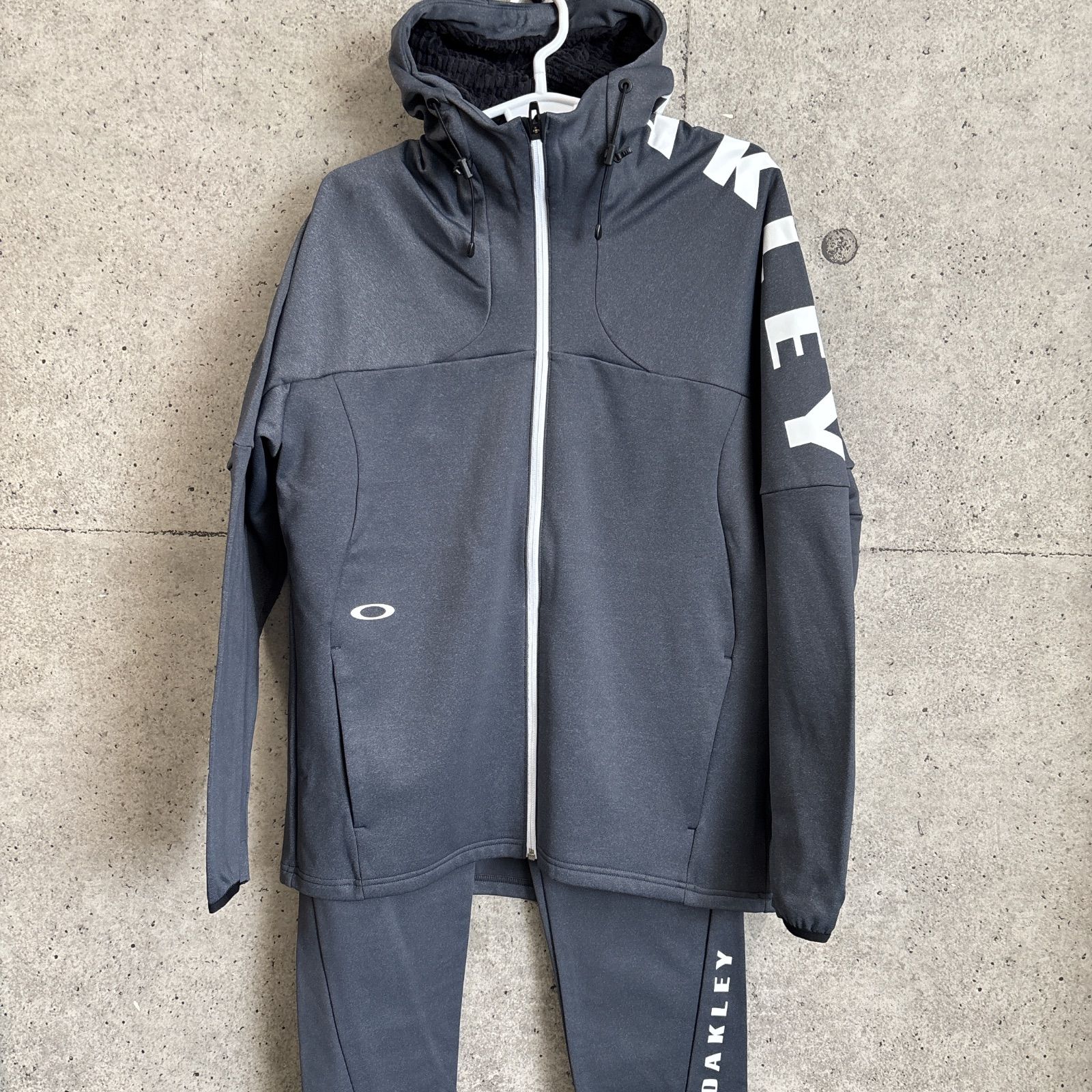 OAKLEY フード付きジャケットとパンツセット 【公式通販】