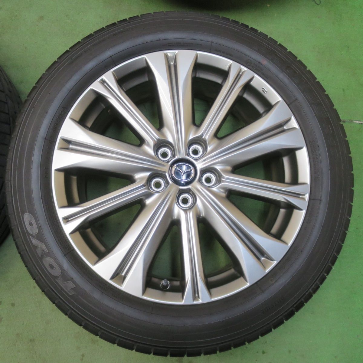 バリ溝！22年！キレイ！9.5分☆マツダ CX-5 純正 225/55R19 トーヨー 