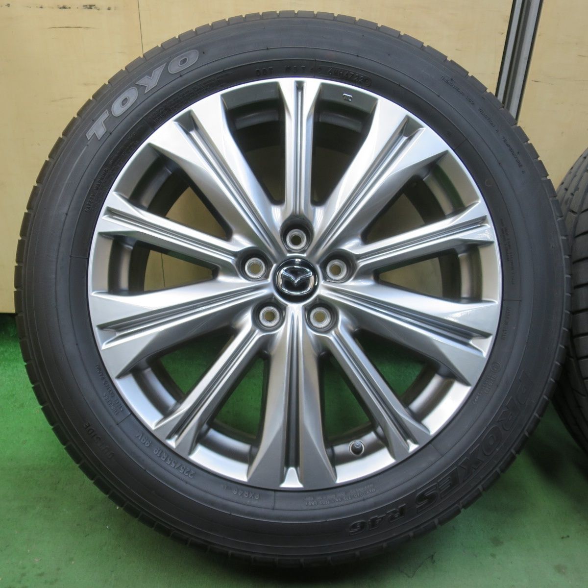 バリ溝！22年！キレイ！9.5分☆マツダ CX-5 純正 225/55R19 トーヨー 