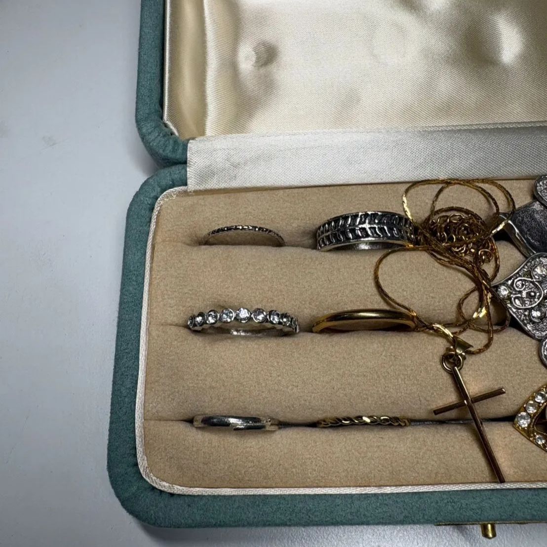 ◎ 遺品整理 ジュエリーボックス 生前整理 指輪 ネックレス まとめ売り