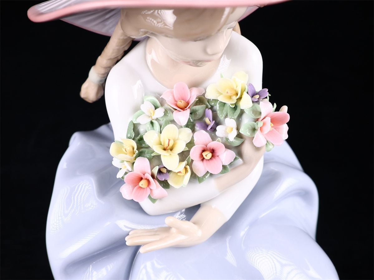 LLADRO 【リヤドロ】 フィギュリン 磁器人形 「花の香に包まれて