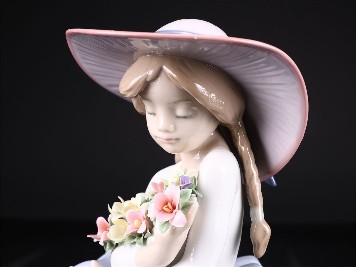 LLADRO 【リヤドロ】 フィギュリン 磁器人形 「花の香に包まれて
