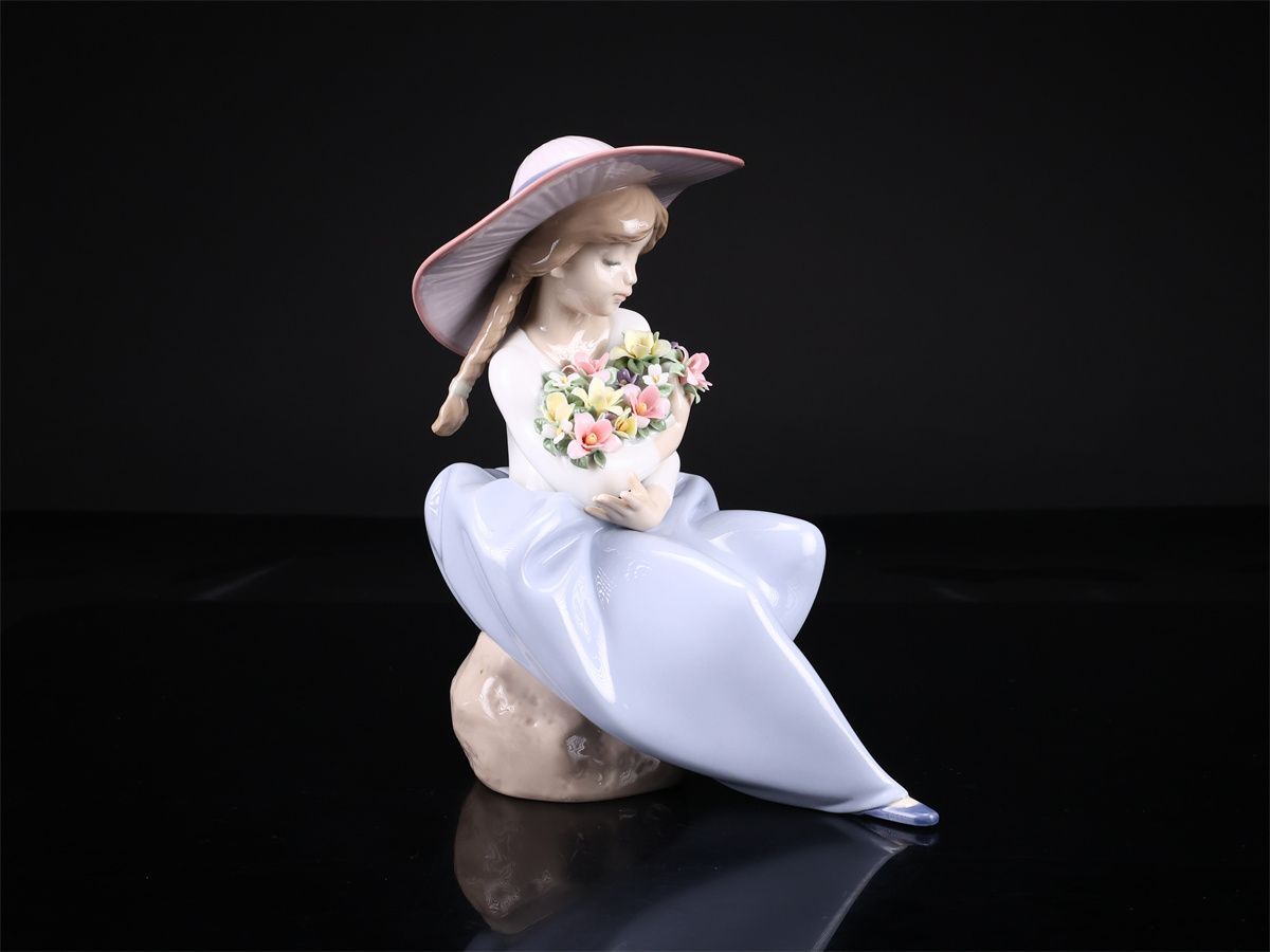LLADRO 【リヤドロ】 フィギュリン 磁器人形 「花の香に包まれて
