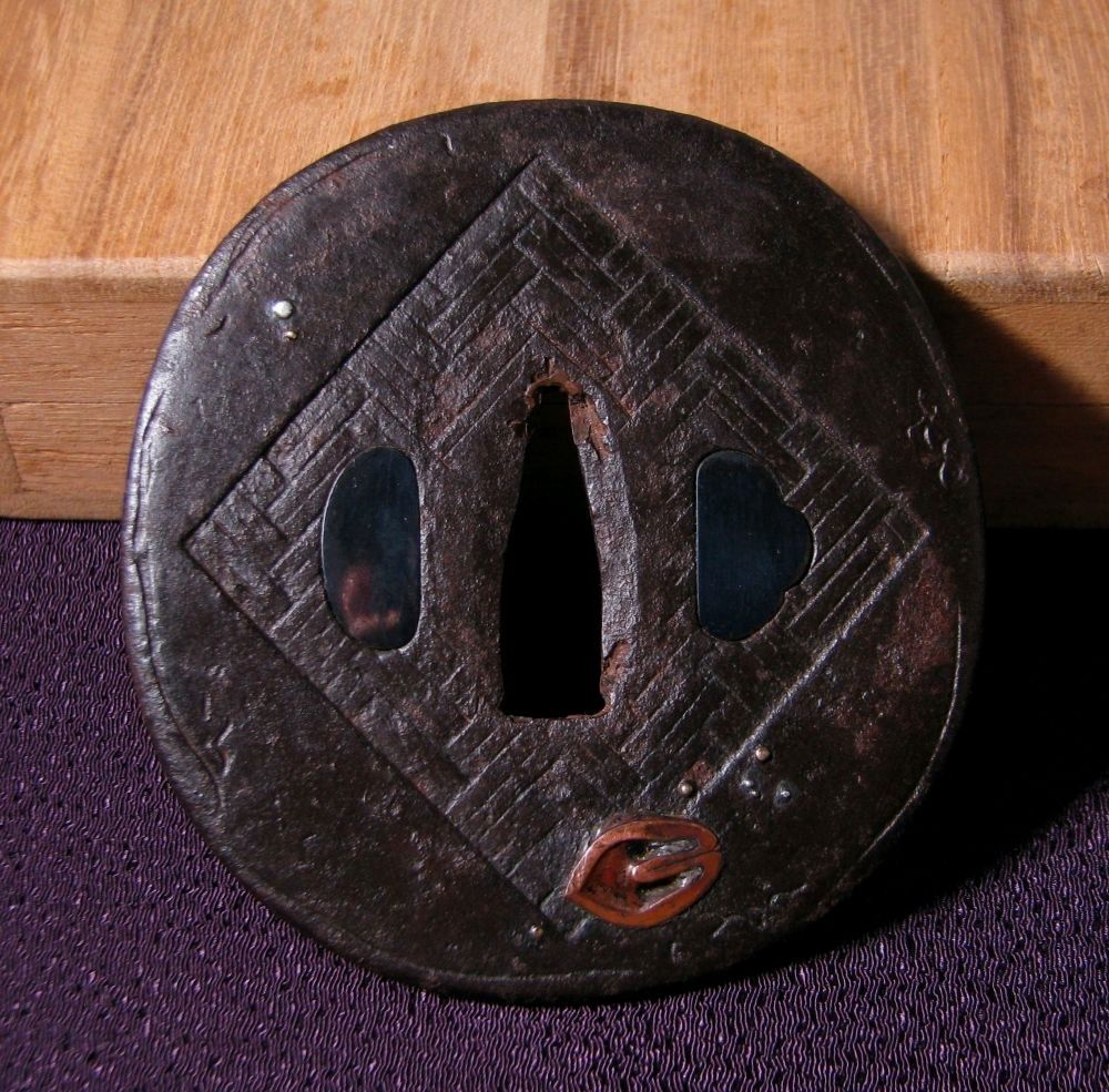 時代武具 鉄地大鍔 埋忠系統 胡桃の象嵌 桐箱付 江戸時代/鐔/26b024