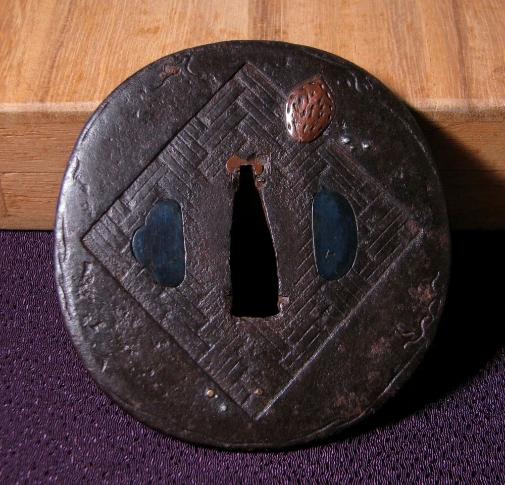 時代武具 鉄地大鍔 埋忠系統 胡桃の象嵌 桐箱付 江戸時代/鐔/26b024
