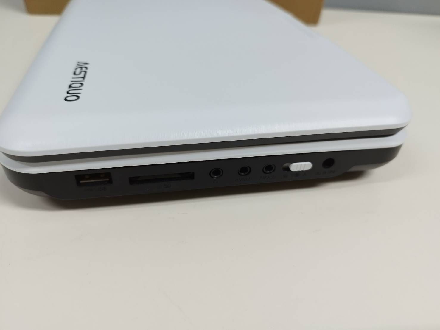 美品】AESTIQUO PD101/ポータブルDVDプレーヤー - メルカリ