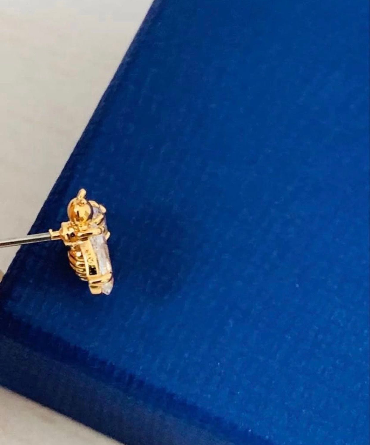 スワロフスキー Swarovski Eternal Flower Bee ピアス - メルカリ