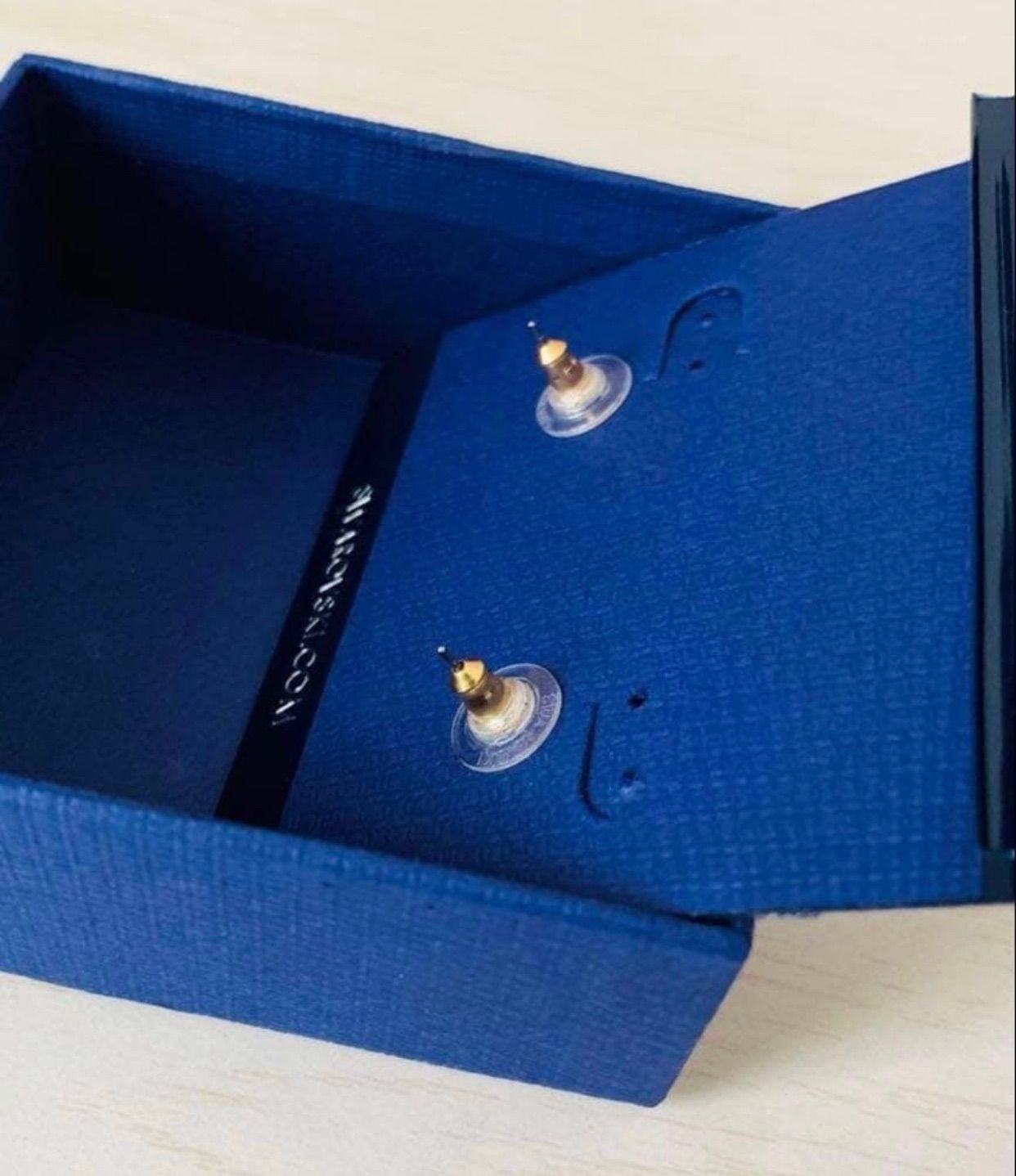 スワロフスキー Swarovski Eternal Flower Bee ピアス - メルカリ