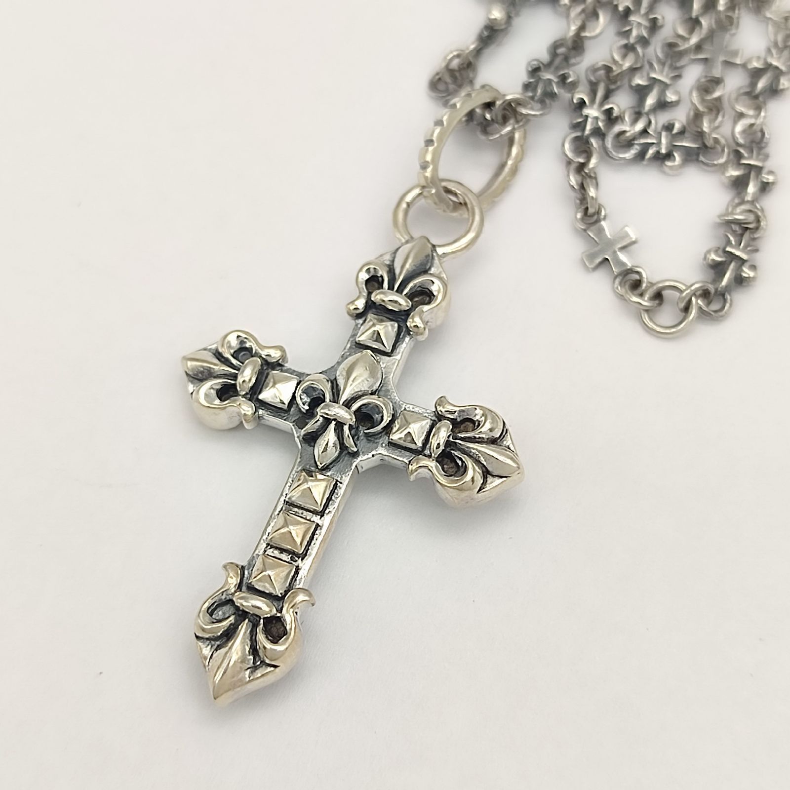 美品】patrick cox パトリックコックス フレアクロスネックレス ユリの 