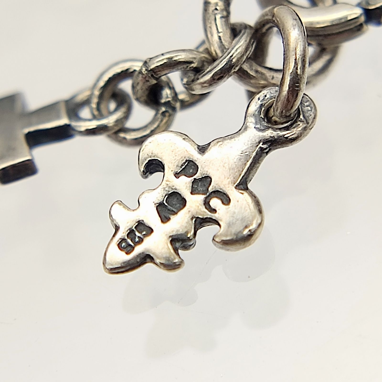 美品】patrick cox パトリックコックス フレアクロスネックレス ユリの 