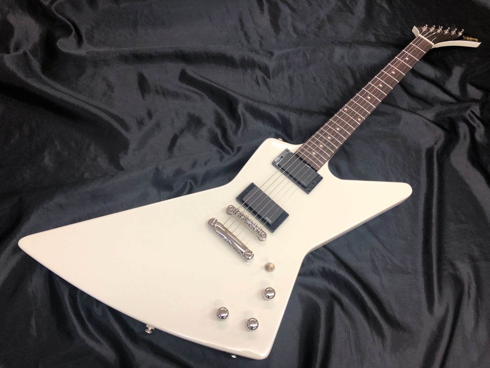 Epiphone / Explorer 80s - EMG Classic White - メルカリ