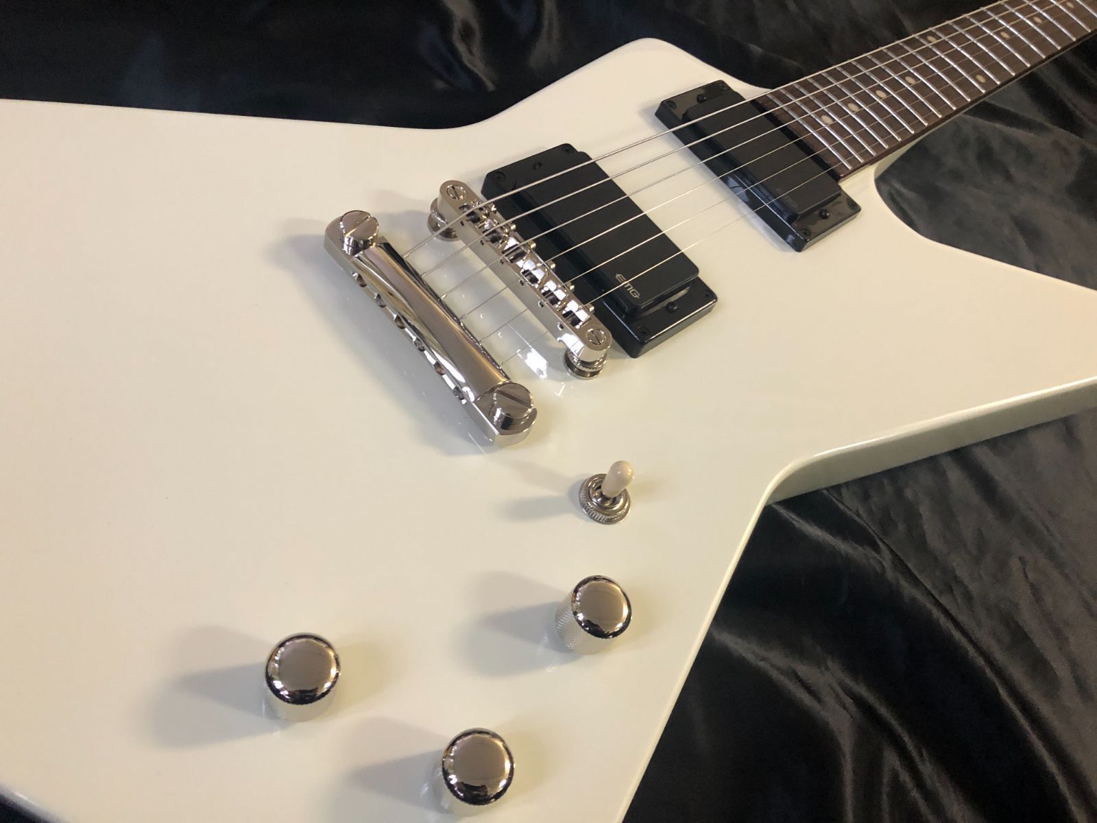 Epiphone / Explorer 80s - EMG Classic White - メルカリ