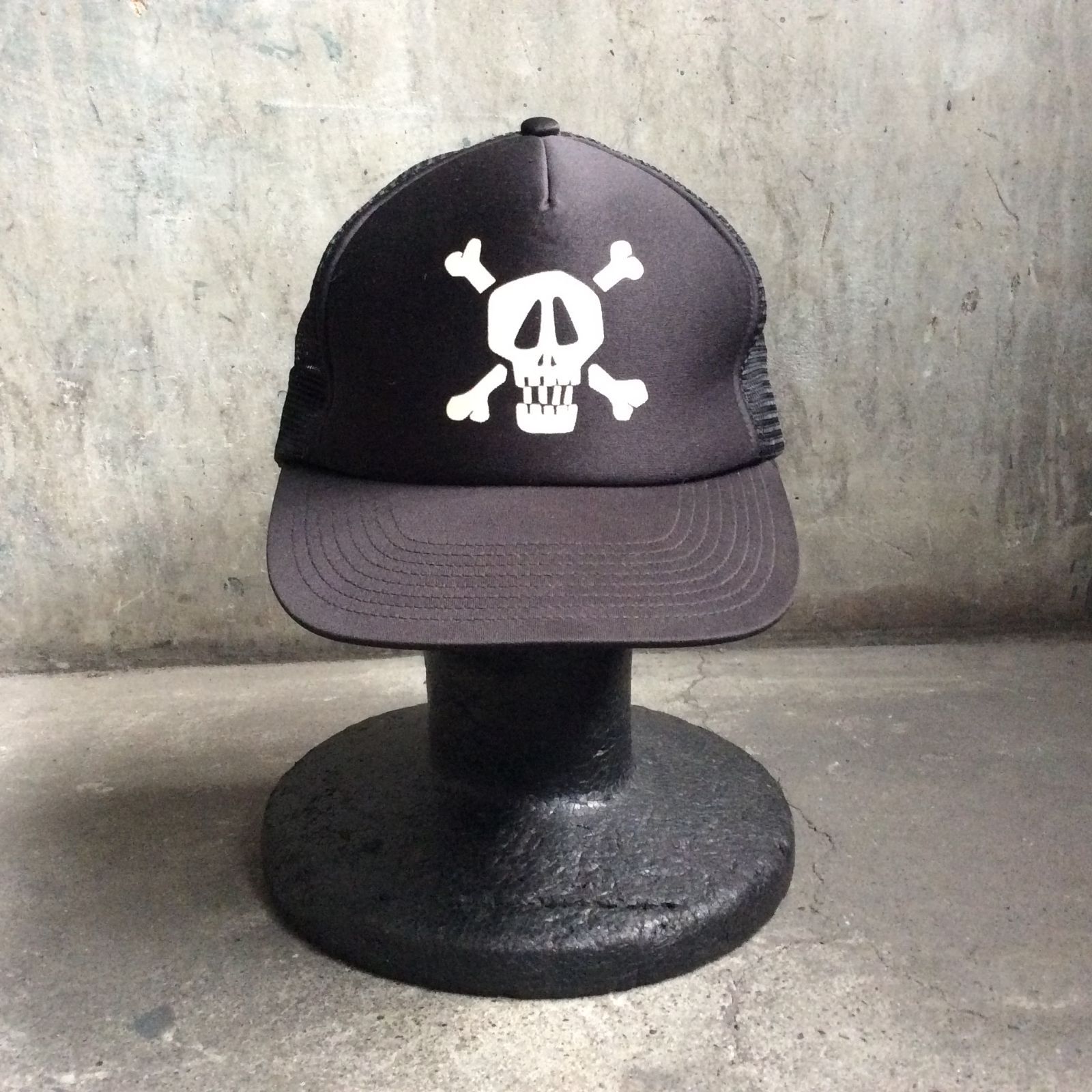 OLD STUSSY 90s-00s クロスボーンスカル トラッカーキャップ 台湾製