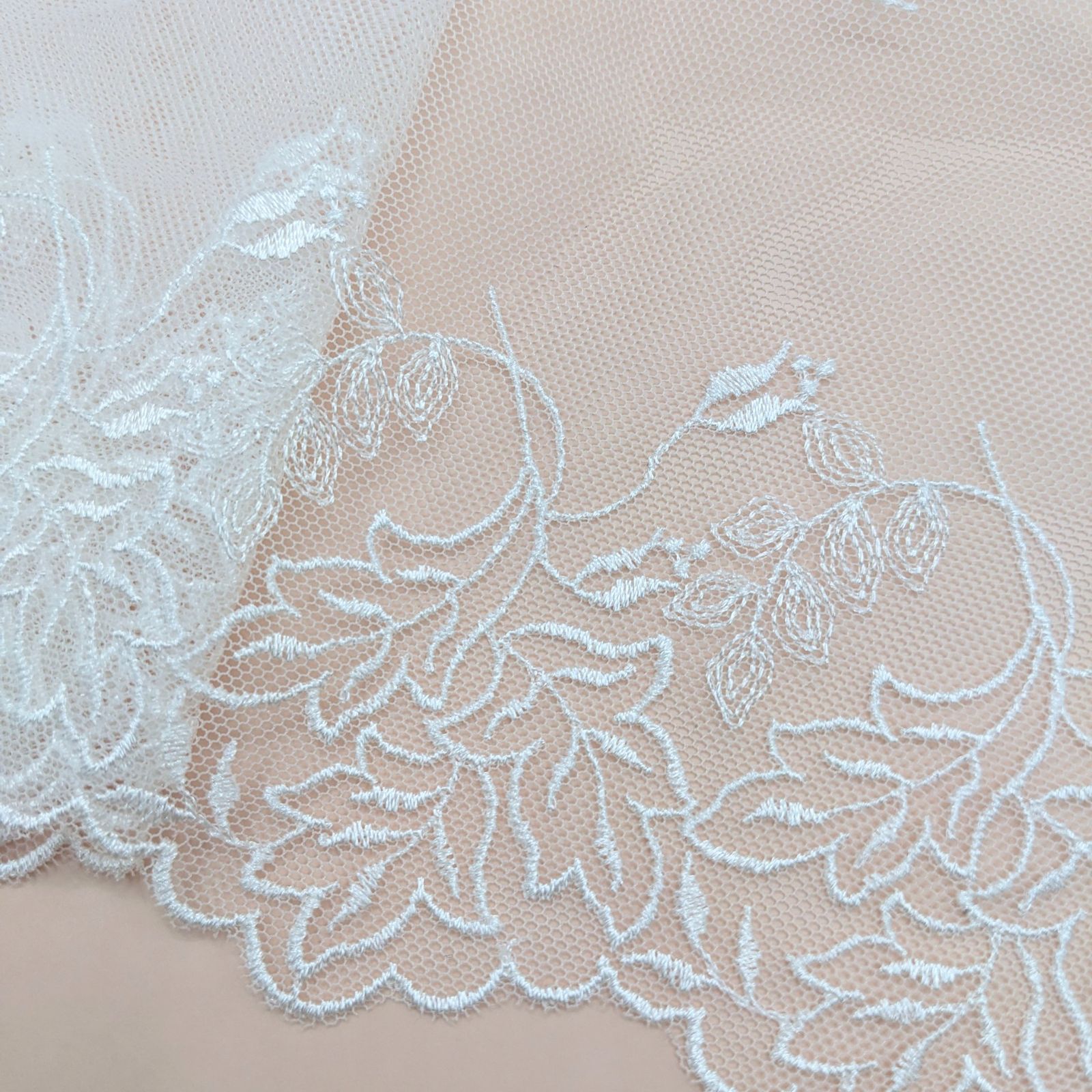 №251016 チュールレース 白 純白 刺繍レース ハンドメイド 手芸 ドール