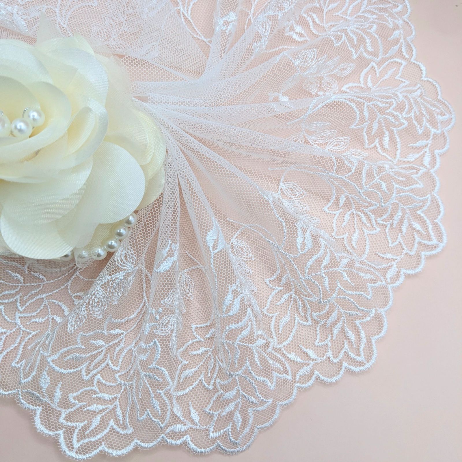 №251016 チュールレース 白 純白 刺繍レース ハンドメイド 手芸 ドール