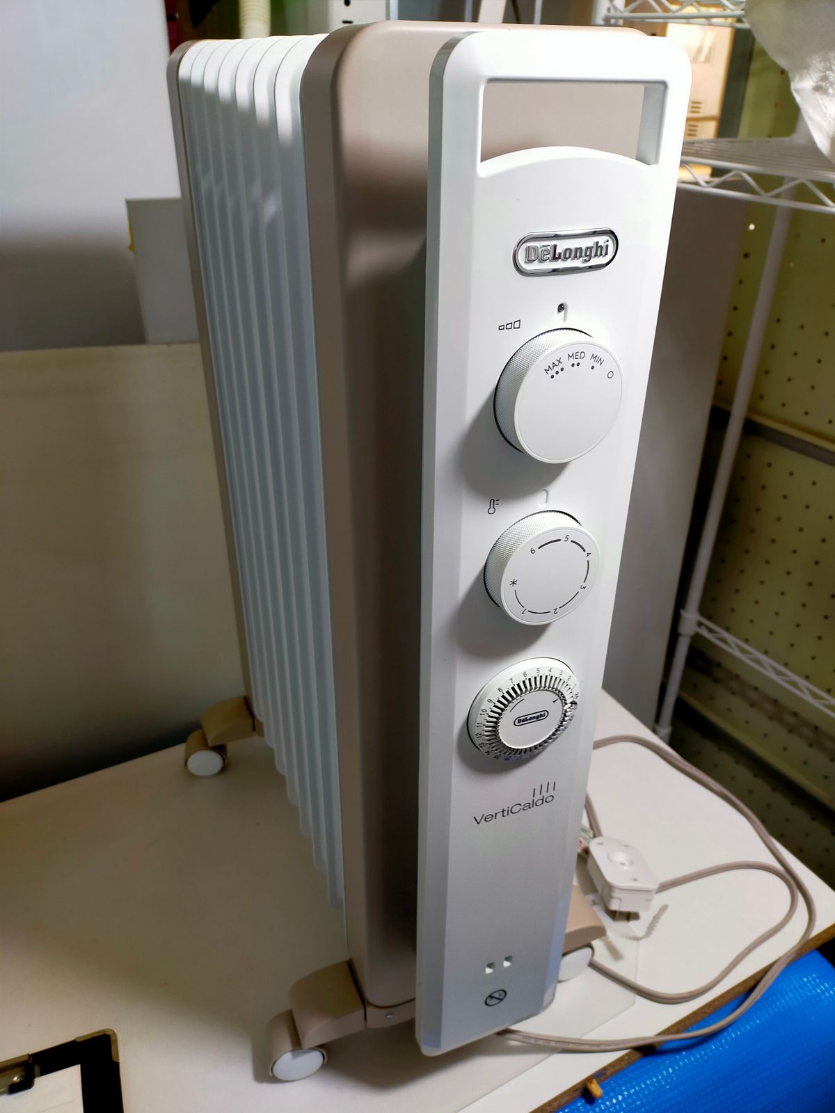 デロンギ オイルヒーター RHJ21F0812 + 洗濯干し器具付き！ Amazon