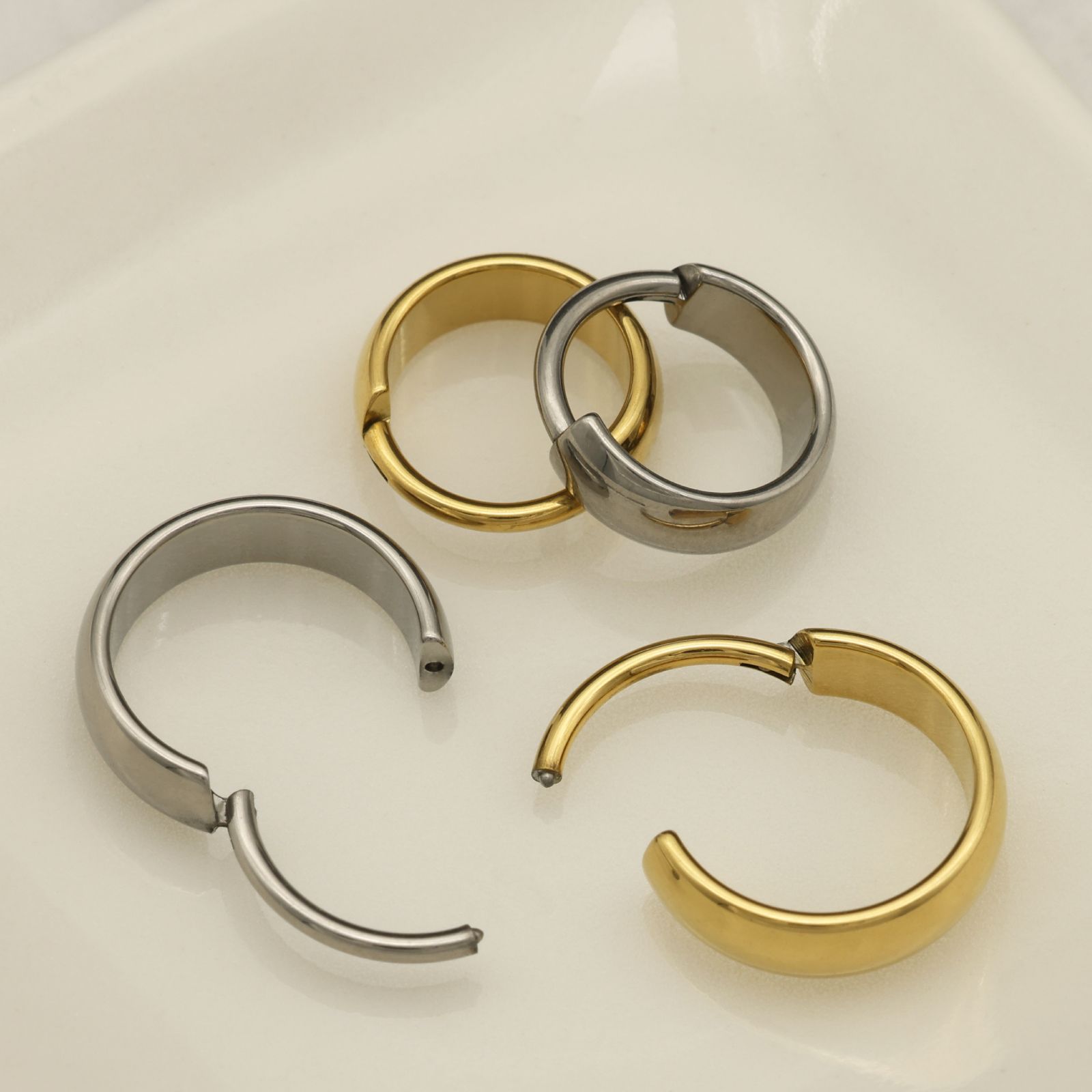 チタン フープピアス 【球面/シルバー 幅3.5×内径8×ポスト径1.0mm 18G 