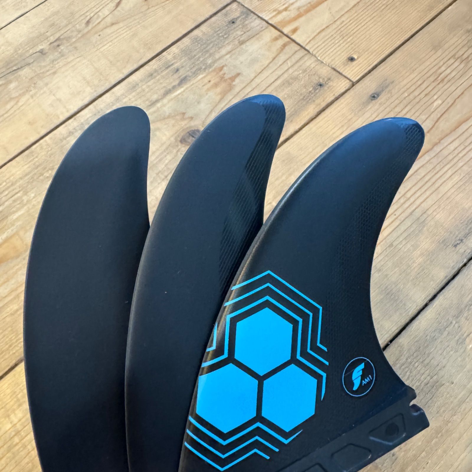 新古品 フューチャーフィン futures. アルメリック AM1 アルファ ALPHA