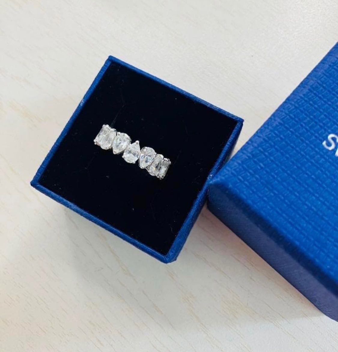 すう　スワロフスキー　Vittore ドロップカット リング58号 スワロフスキー Swarovski Vittore ドロップカット リング58号 指輪