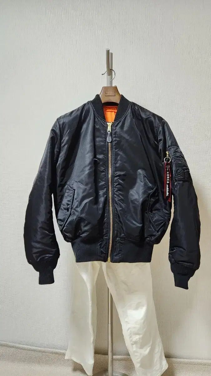 ほぼ新品) アルファ インダストリーズ MA-1 ブラック 105-110 メーカー