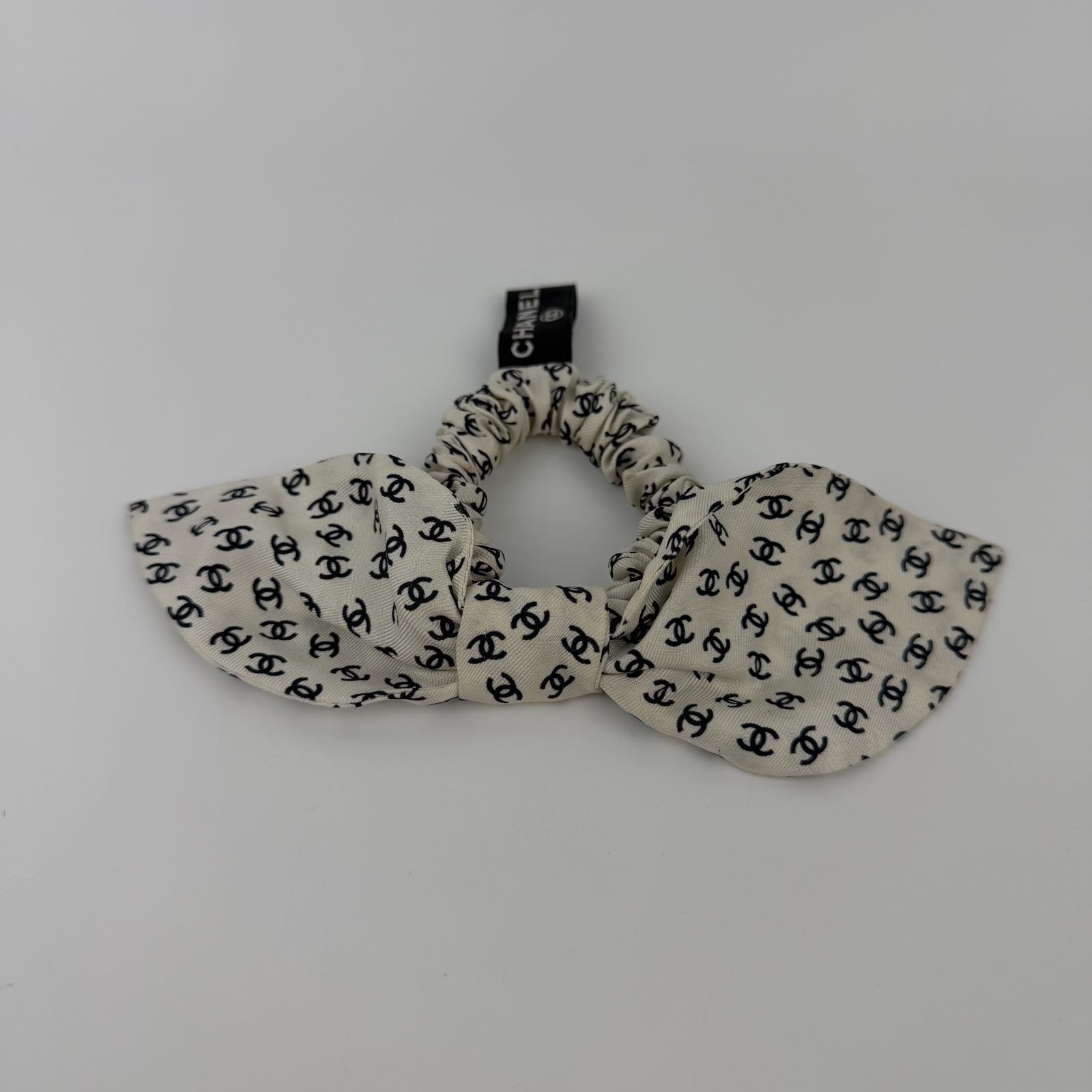 中古】CHANEL シャネル ココマーク リボン シュシュ ホワイト シルク