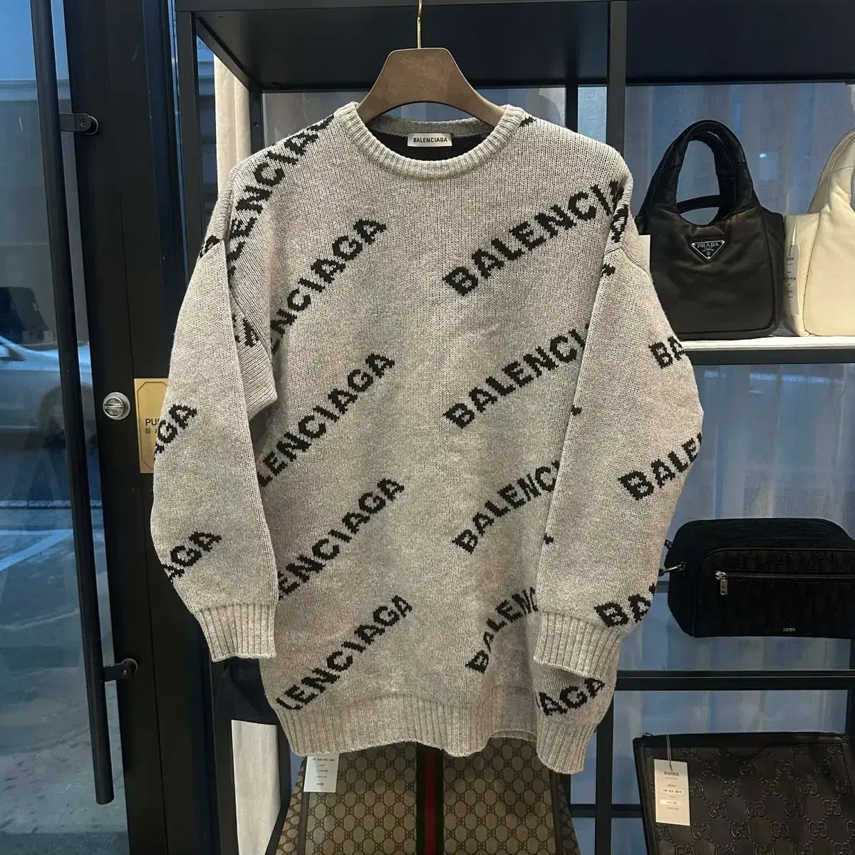 BALENCIAGA ロゴ 総柄 オーバーサイズ ニット セーター ベージュ 