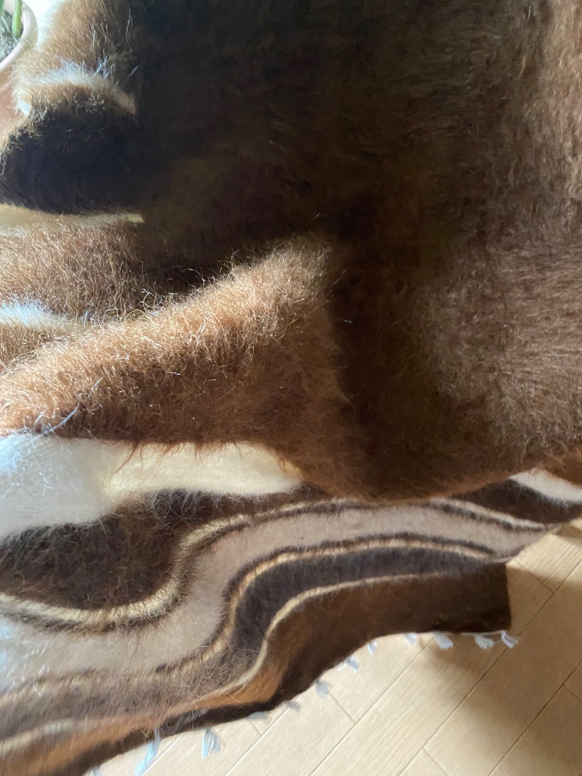 セミアンティークならではのしなやかで柔らかいシイルトバッタニイェ